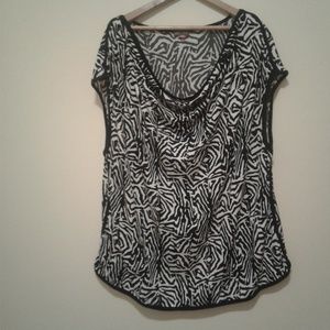 Vince Camuto | Black & White Cap Sleeve Top